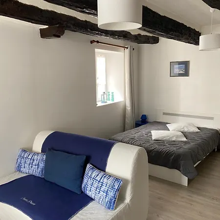De La Apartment *